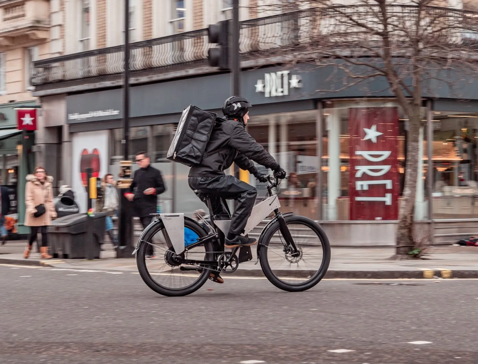 Delivery rider on a Trayser 2.0 passing Pret a Manger